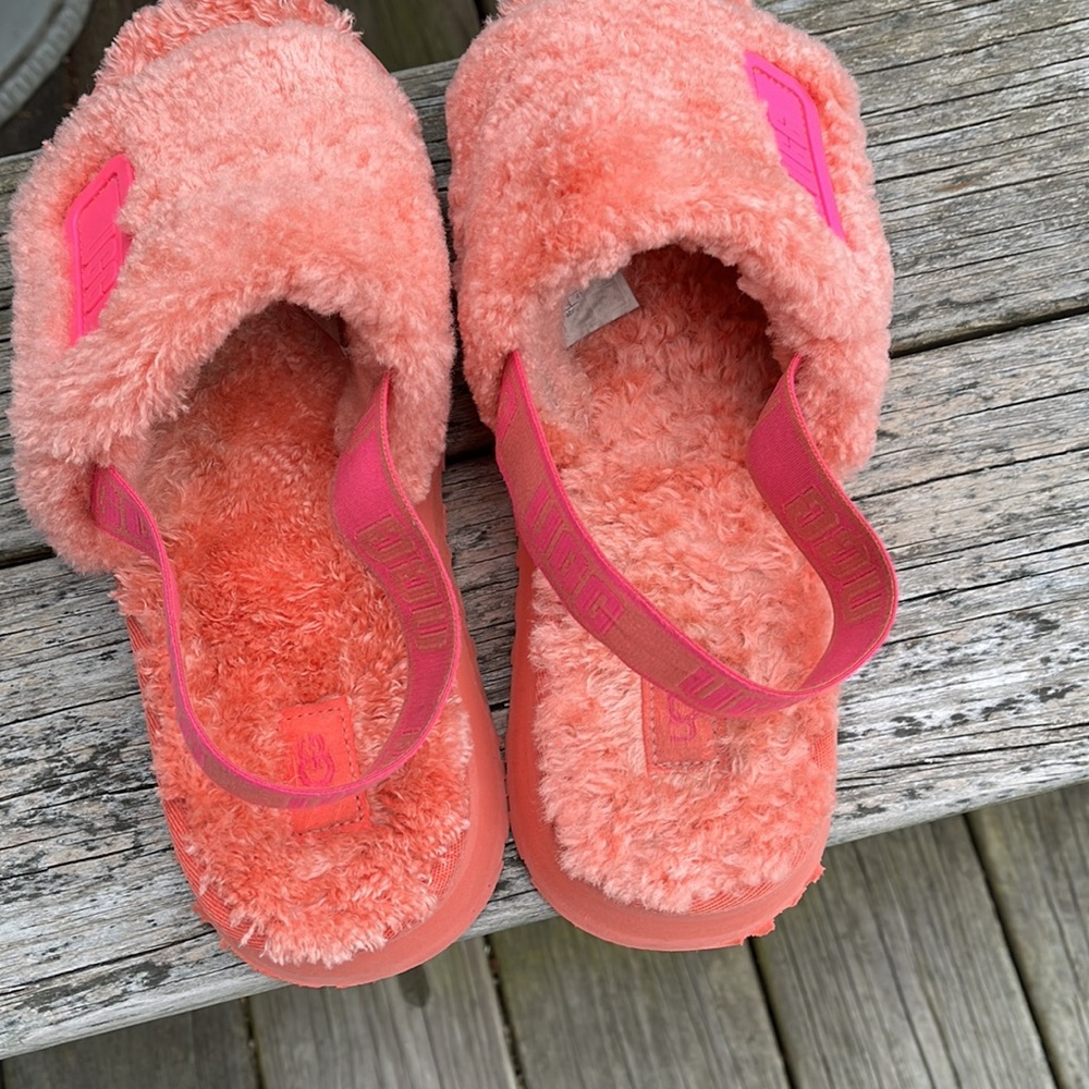 UGG - Picture 3 of 8